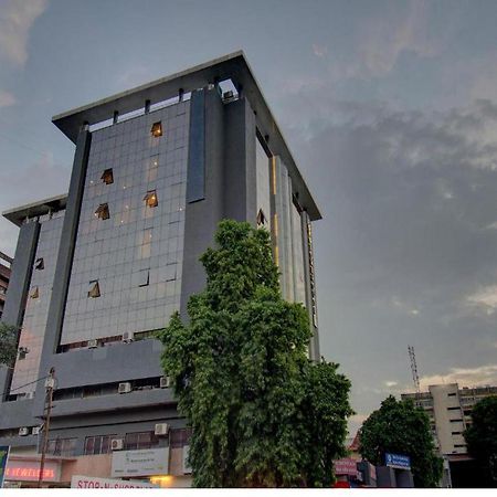 Shagun Hotel Vadodara Exterior photo