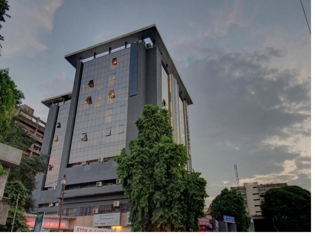 Shagun Hotel Vadodara Exterior photo